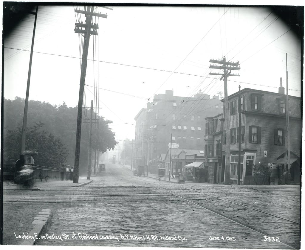 Amber Hill, Boston
